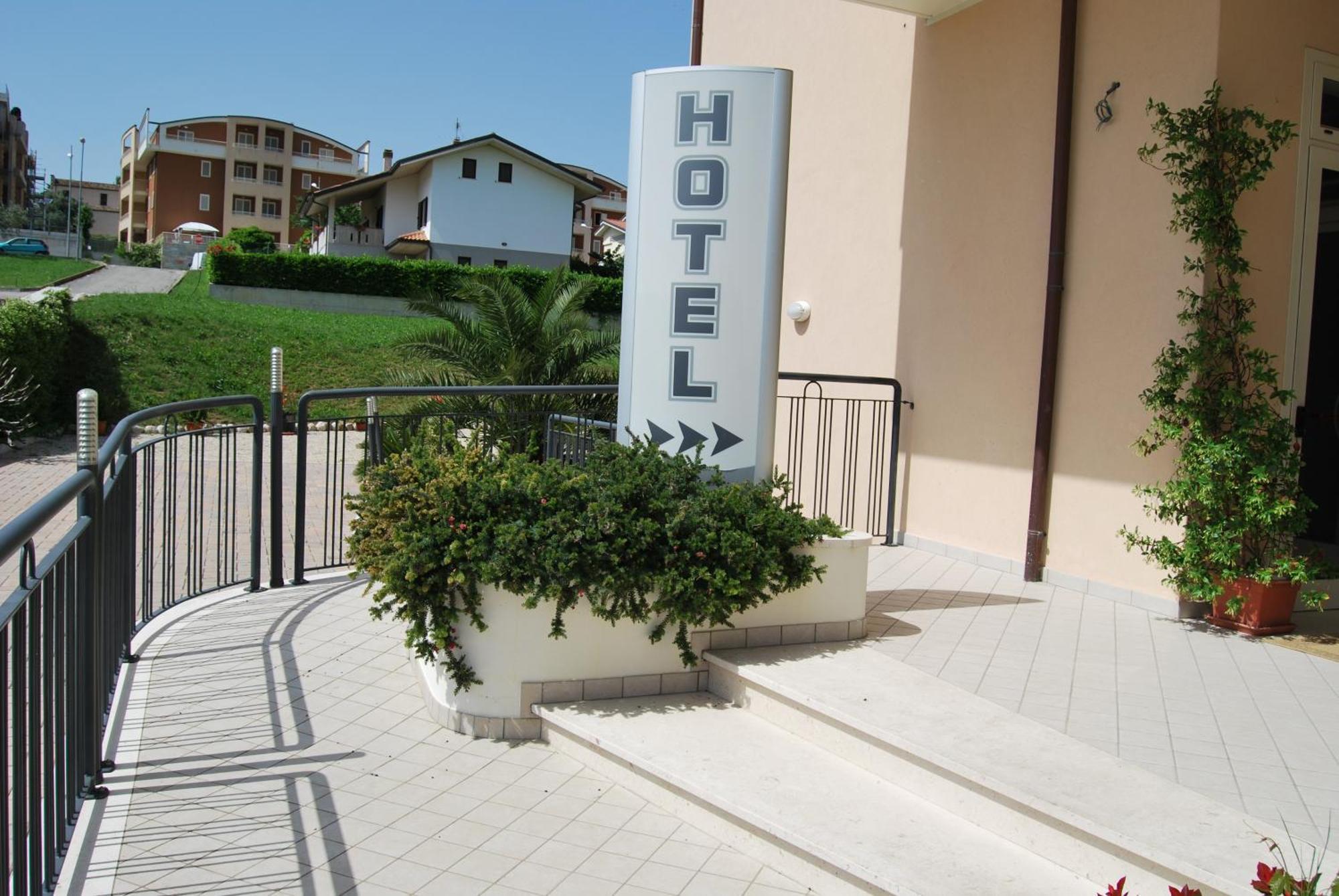 Eu Ropa Hotel 네레토 외부 사진