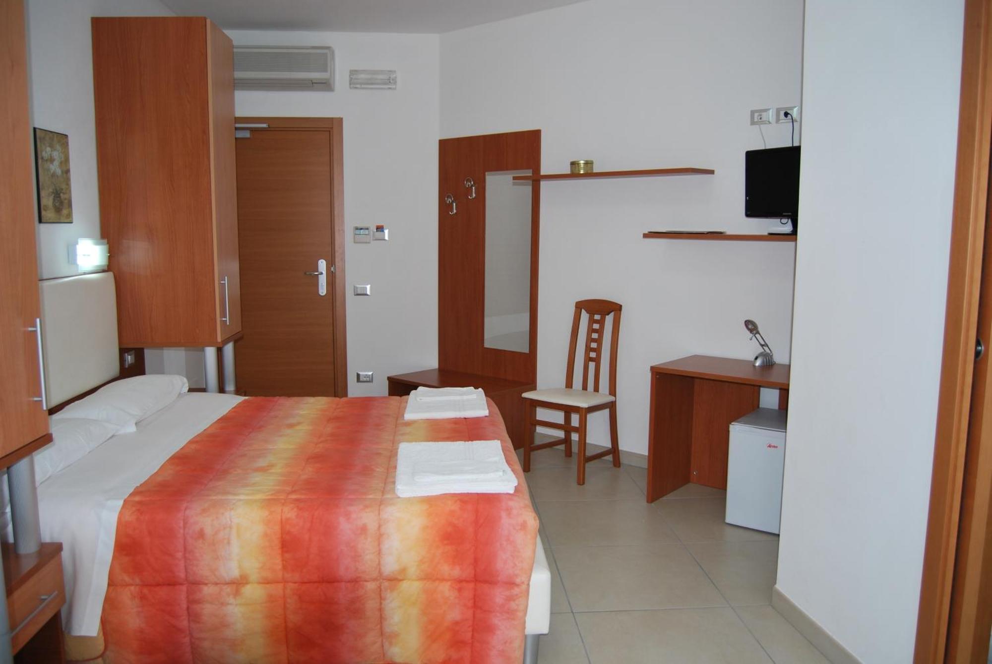 Eu Ropa Hotel 네레토 외부 사진